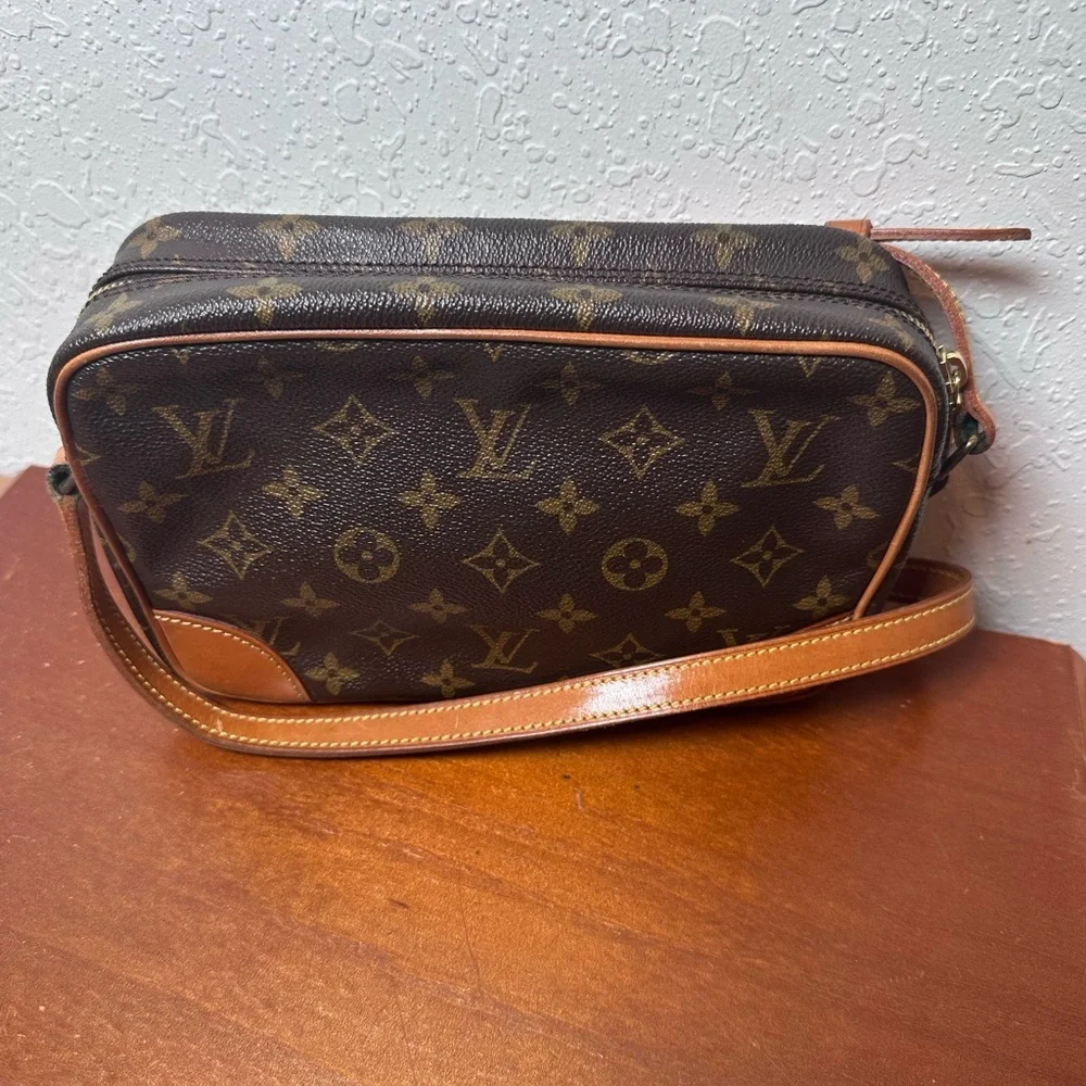 Auth Louis Vuitton Monogram Trocadero 24M51276